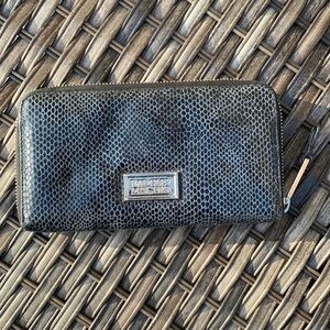 𝅺BADGLEY MISCHKA Zip Around Blue Snakeskin Wallet